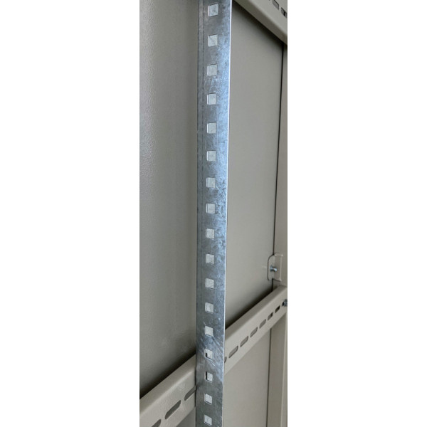 Профиль вертикальный 1800x36х36 ПВ-01