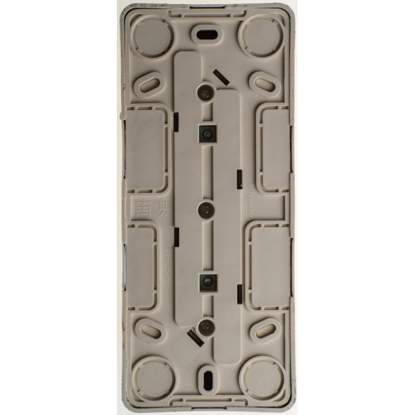 Розетка Schneider Electric ЭТЮД 3х-мест. О/У с заземл. 16А/250В СОСНА